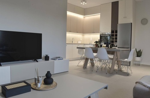 Agkisaras Apartment | Apartment 'La Casa Di Leone - Gio' with Shared Terrace, Wi-Fi and Air Conditioning