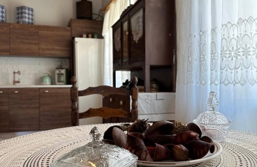 Peroulion Apartment | Apartment 'Pouglia Traditional House' with Sea View, Wi-Fi and Air Conditioning