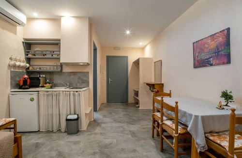 Engarai Apartment | Apartment 'Studios Kapsali 2' with Sea View, Wi-Fi and Air Conditioning