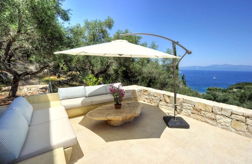 Katsimatika Villa | Apeiron II Villa - Sunny, Modern, Pool - walk to Gaios