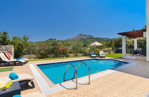 Archangelos Villa | Apollon - Seven Springs Villas