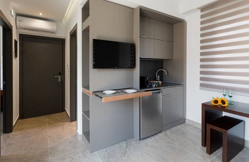 Polichrono Apartment | Appartement in Pallini mit Eigenem Balkon by Interhome