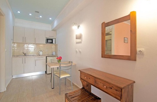 Dafnata Apartment | Appealing apartment in Mpenitses with balcony
