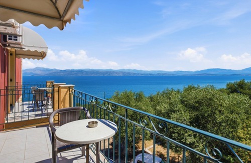 Apraos Apartment | Apraos Bay Hotel Room 3 Studio with Sea View, Wi-Fi and Air Conditioning