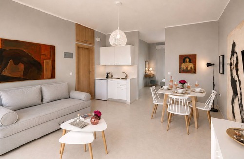 Palaiochora Apartment | Art Apartment | 80m from the Beach with Balcony & Private Parking