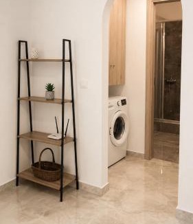 Andros Town Apartment | Azalea Guesthouse