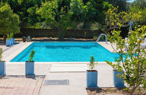 Ixia Villa | Beachfront, Pool, Chic- Live in Style: Pyrgo Villa