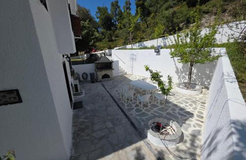 Siviri Villa | Beachfront Villa - 100m to Beach - Sleeps 10
