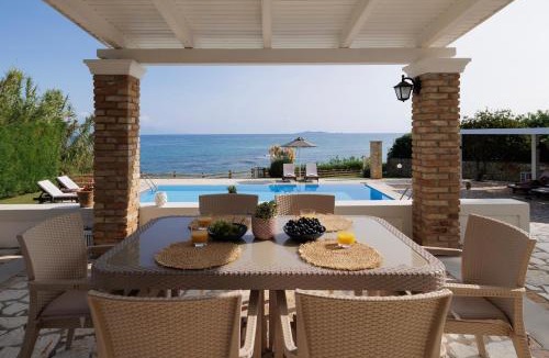 Sidari Villa | Beachfront Villa Victoras - With private beach