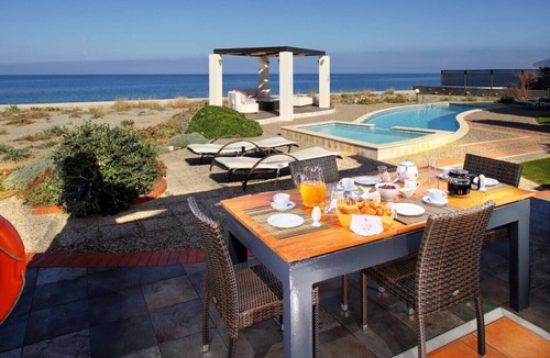 Rapaniana Villa | Beachfront villa w/Private Pool, ping-pong & BBQ