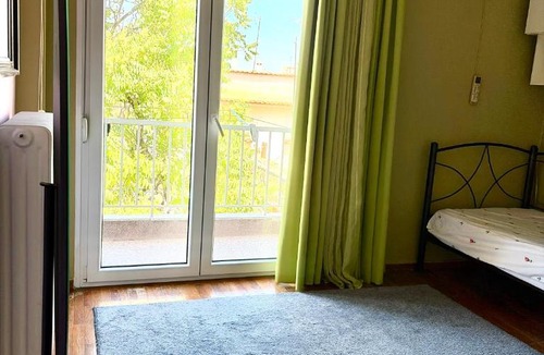 Thessaloniki Bed & Breakfast | Bedroom in a big apartment with a huge terrace Male Only