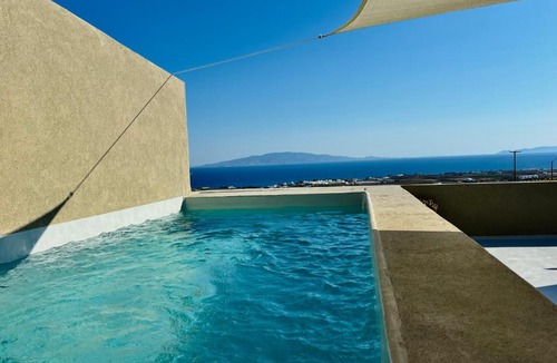 Kamari Apartment | Bevimar Suites with Private Pool and Non Heated Jacuzzi