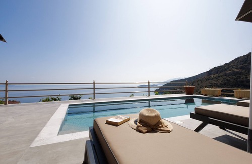 Astros House | Blue Horizon - Diamond Suite with Private Pool