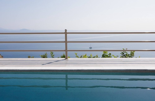Astros House | Blue Horizon - Diamond Suite with Private Pool
