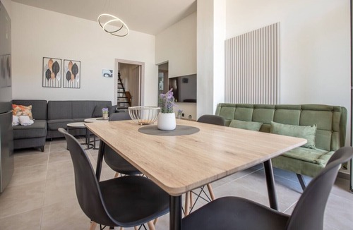 Flogita Apartment | BnB Living Apartment by Rentals Pro - Nea Flogita Halkidiki