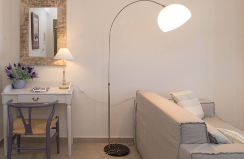 Gargaliani Apartment | Callisto Seaside - Actaea Queen Studio