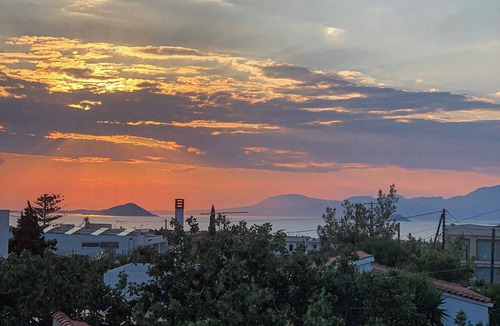 Ayioi Asomatoi House | Cambara Garden Oasis in Aegina, BBQ & Privé Parking