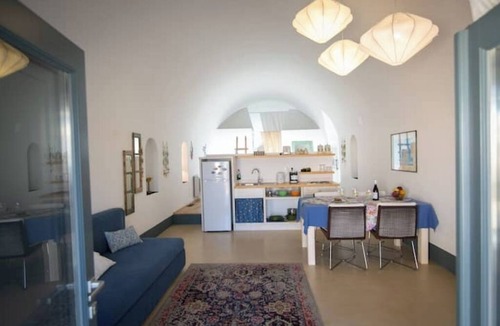 Kamari Apartment | Casa Itaca Luxury Winery Cave Apartment with Private Jacuzzi & Sea View - Oia
