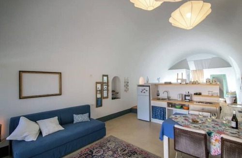 Kamari Apartment | Casa Itaca Luxury Winery Cave Apartment with Private Jacuzzi & Sea View - Oia
