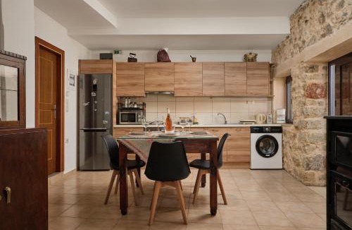 Skotino Apartment | Chara Stone House