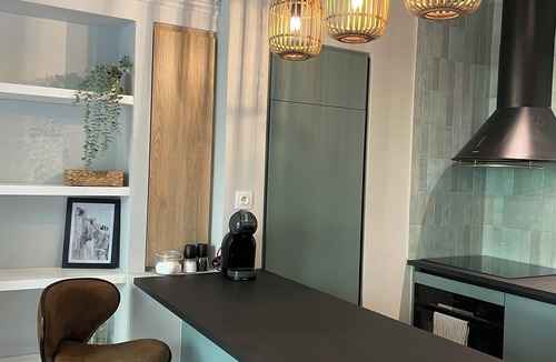 Koukaki Apartment | Chic Acropolis apartment with stunning roof terrace in Athens historic center
