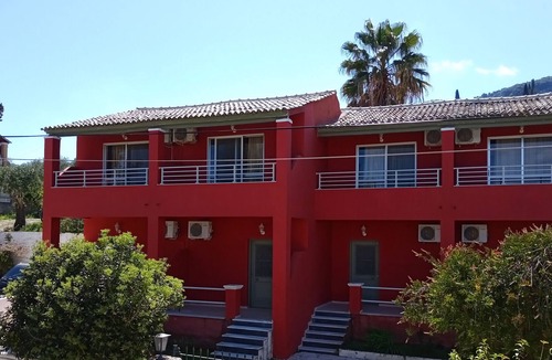 Agia Pelagia Chlomou Condo | comfort apartment with garden view