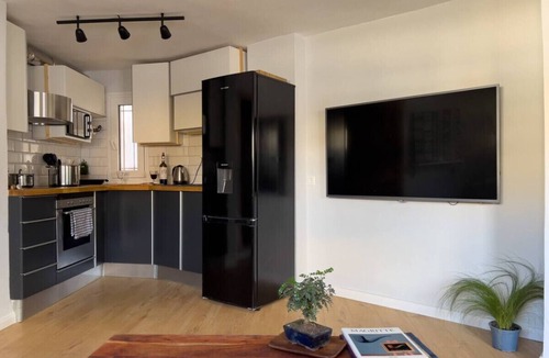 Thessaloniki City Centre Condo | Comfortable, Prime Location, Super Fast Internet
