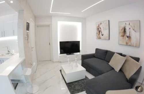 Ano Poli Apartment | Coral Apartment with free private parking of stayinthess