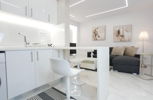 Ano Poli Apartment | Coral Apartment with free private parking of stayinthess
