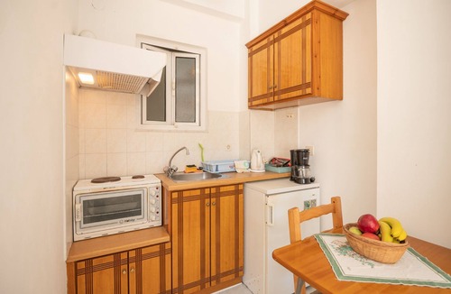 Agios Spyridon Corfu Apartment | Corfu apartment with shared pool near Saint Spyridon beach