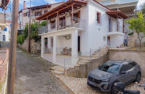 Koroni Apartment | Corvus Corone
