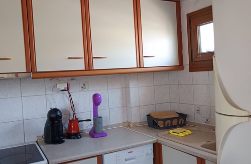 Neoi Epivates House | Cozy 2-bedroom apartment in tranquil Peraia with AC, for family and pet-friendly