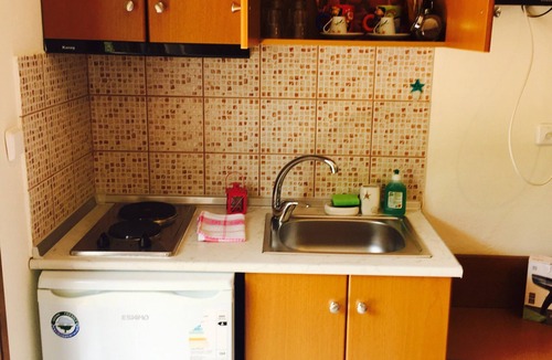 Koinira Apartment | Cozy Studio with Balcony, Wi-Fi and Air Conditioning