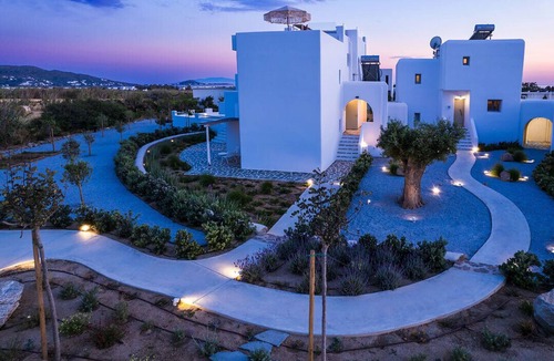 Plaka Villa | Cycladic inspired luxury villa with private pool and rooftop hottub for 15