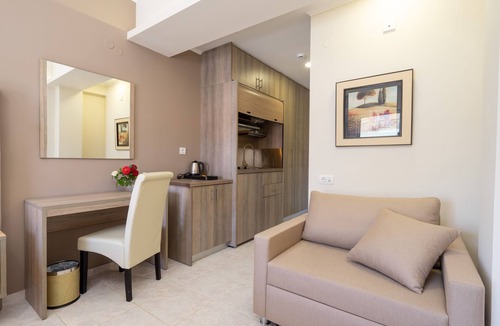 Karavomylos Apartment | Deluxe Studios