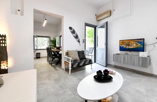 Korissia House | Diamond, a modern and stylish house, near the shops and restaurants in Korissia
