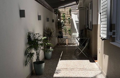 Filopappou Apartment | Diego’s cozy Athens Apartment, Walk to Acropolis