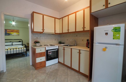 Loutraki House | Dimitra's Guesthouse - Family home with Garden and Gazebo