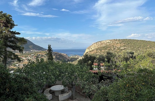 Ormos Agiou Ioannou House | Dual bay views by ΜΡS