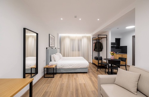 Nea Smirni House | Earos Urban Living