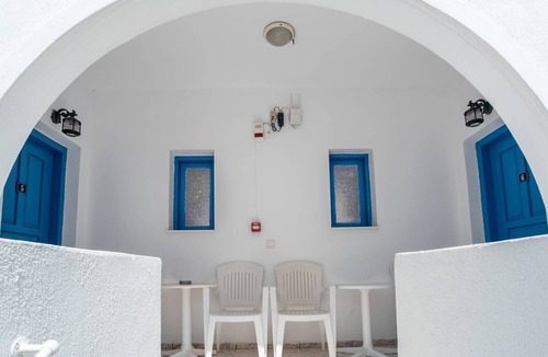 Perissa Apartment | Economy Triple Room 6 with Balcony and Air Conditioning