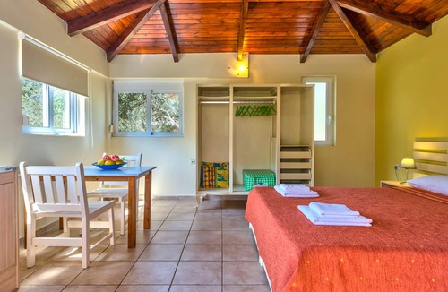 Daratsos Apartment | “ELEA” - Cozy Studio with Swimming Pool Near the Sea