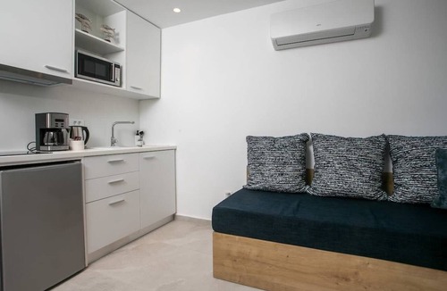 Rhodes Apartment | Elegant Blue Rhodes Center Apartment near the Sea