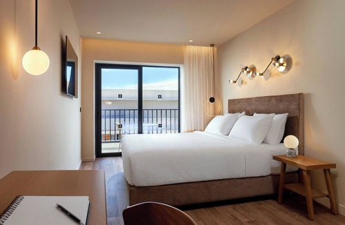 Hersonissos Centre Hotel | Enorme Epavli Urban Living