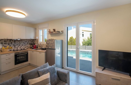 Souvala House | Exis Seaview is a brand-new home just a few steps from the sea.
