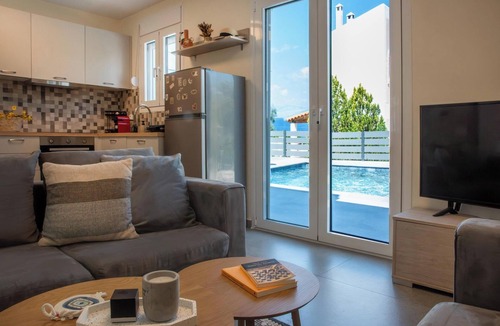 Souvala House | Exis Seaview is a brand-new home just a few steps from the sea.