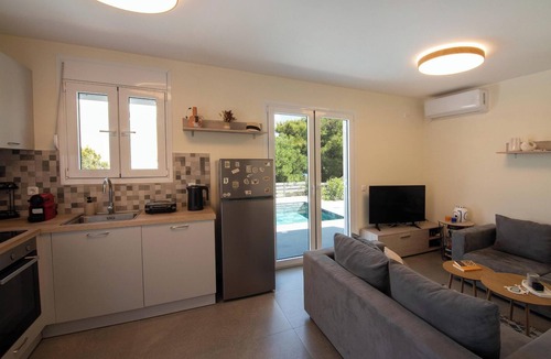 Souvala House | Exis Seaview is a brand-new home just a few steps from the sea.