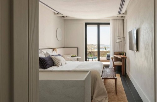 Drafaki Hotel | Experience Stunning Aegean Sunsets From Your Modern Chic Private Pool Suite