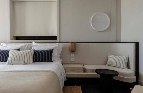 Drafaki Hotel | Exquisite Suite Near Windmills with Panoramic Aegian Views and Swimming Pool