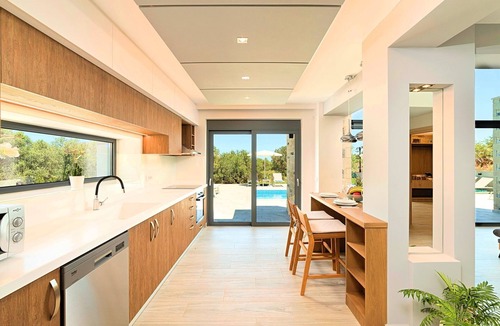 Mathes House | für 15 Personen in Chania, Kreta (West-Kreta) by Interhome